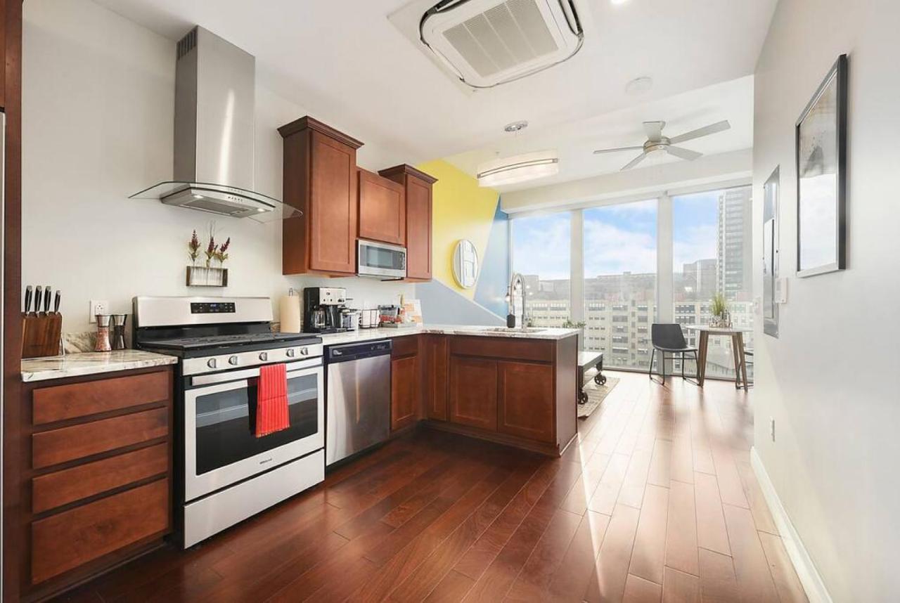 Hostwise Stays - The Washington At Chatham - Free Parking, Private Gym, Views! Apartment Pittsburgh