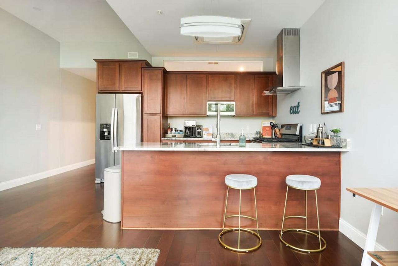 Apartment Hostwise - The Washington At Chatham - Free Parking, Private Gym, Skyline Views!