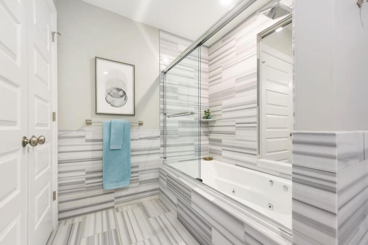 Apartment Hostwise - The Washington At Chatham - Free Parking, Private Gym, Skyline Views!