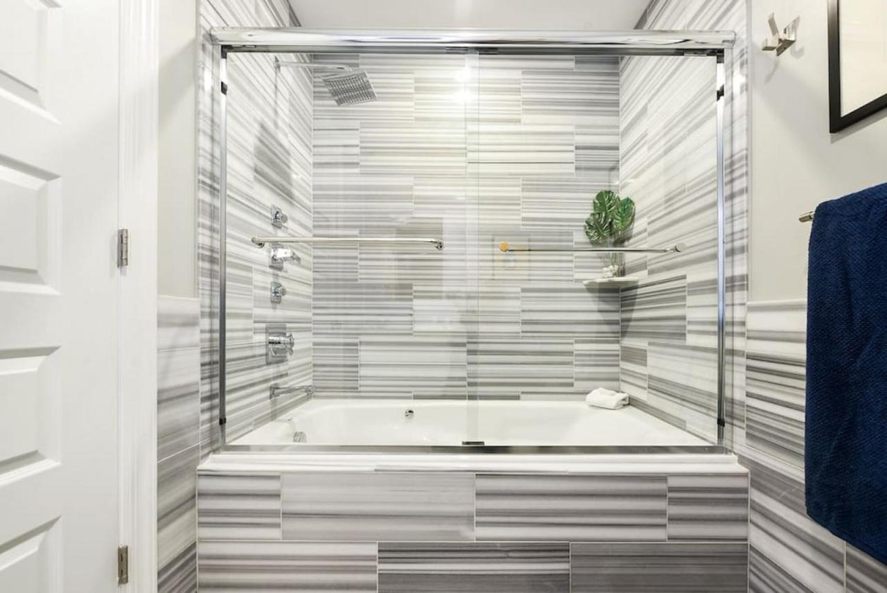 Apartment Hostwise - The Washington At Chatham - Free Parking, Private Gym, Skyline Views!