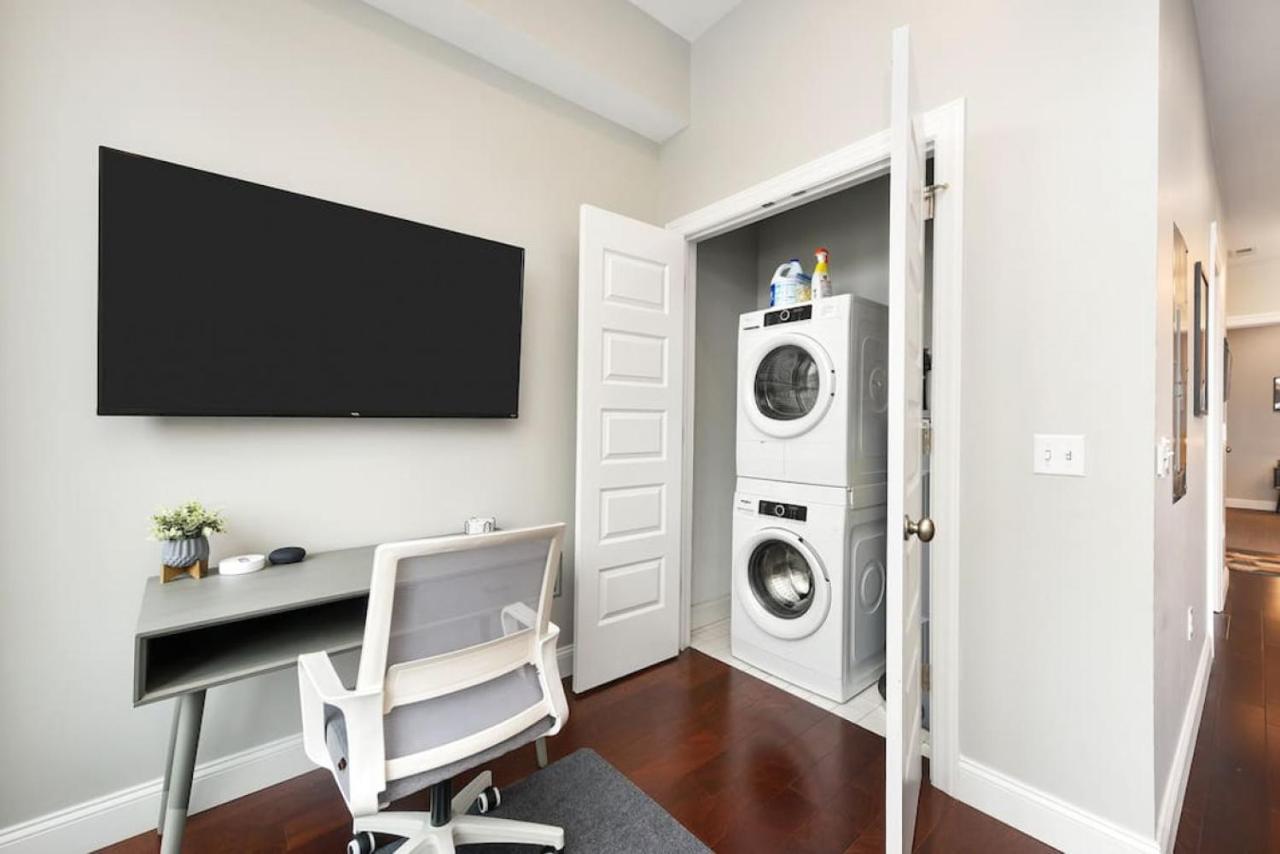 Apartment Hostwise - The Washington At Chatham - Free Parking, Private Gym, Skyline Views!