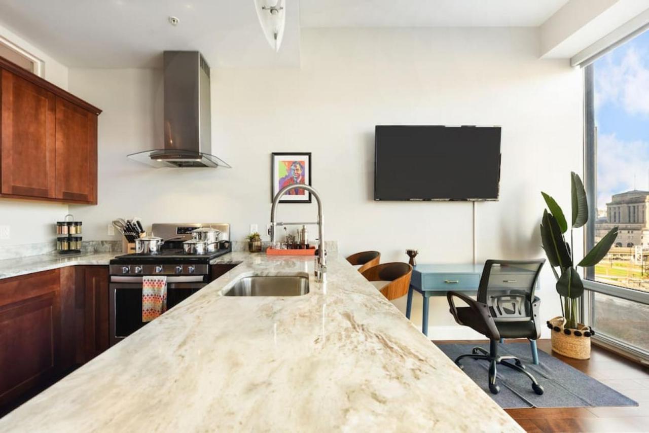 Hostwise - The Washington At Chatham - Free Parking, Private Gym, Skyline Views! *