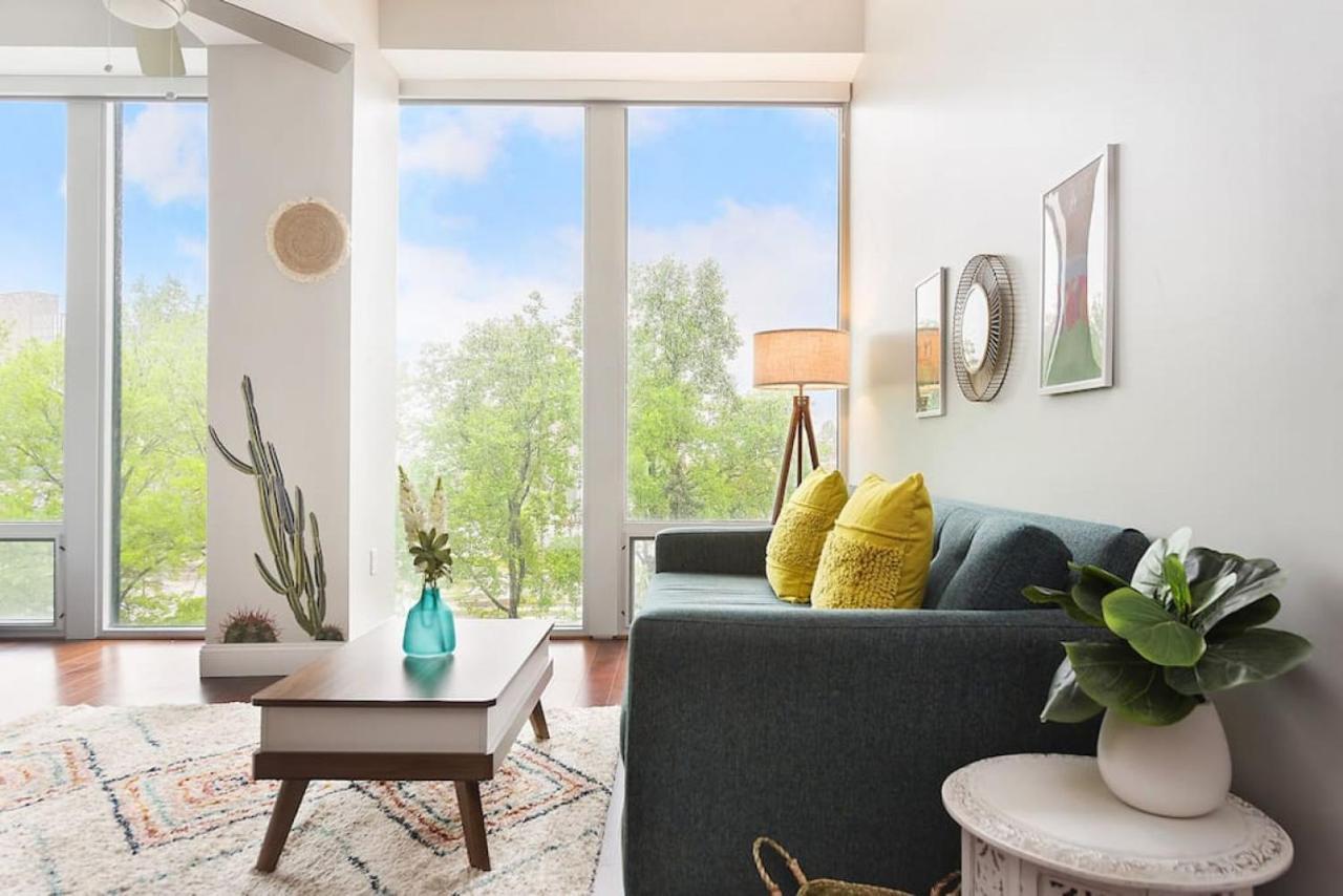 Hostwise - The Washington At Chatham - Free Parking, Private Gym, Skyline Views! Apartment *