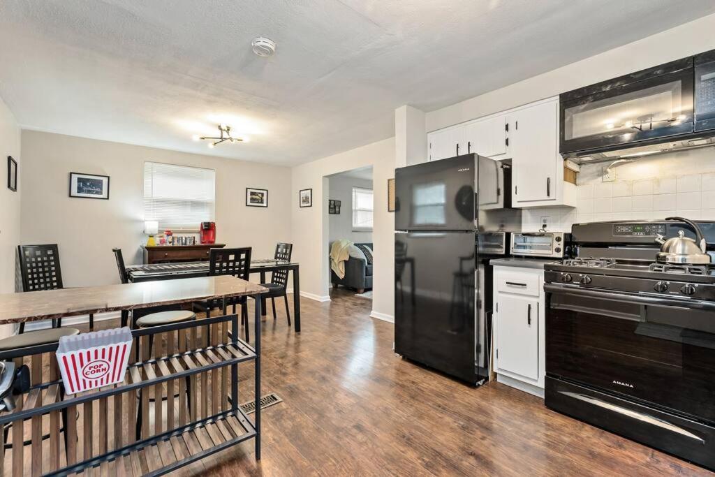 Open Floor Spacious Home, 15min From Downtown, Private Garage, Kids Friendly Holiday home Pittsburgh