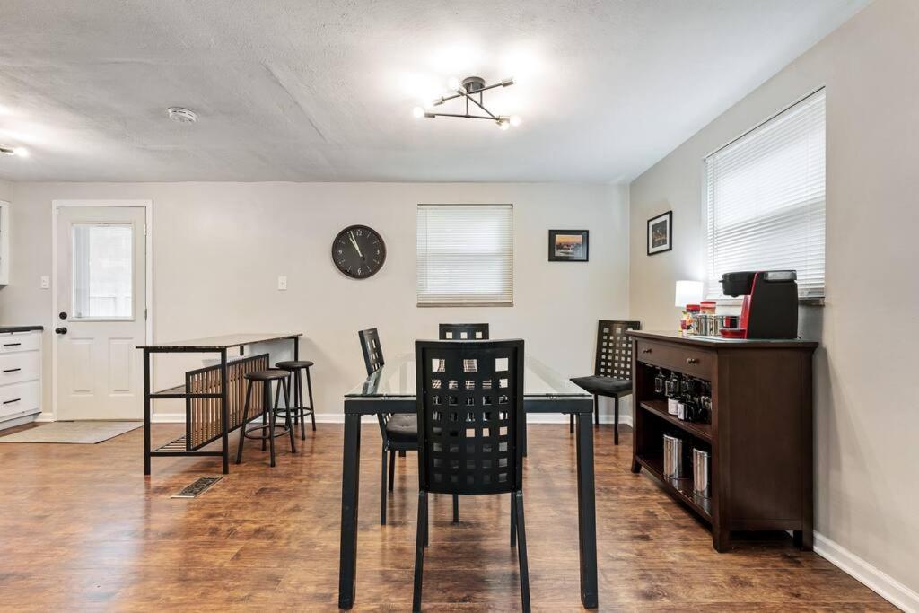 Holiday home Open Floor Spacious Home, 15min From Downtown, Private Garage, Kids Friendly