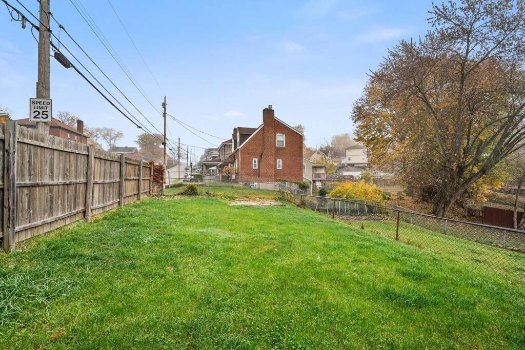 Open Floor Spacious Home, 15min From Downtown, Private Garage, Kids Friendly * Pittsburgh