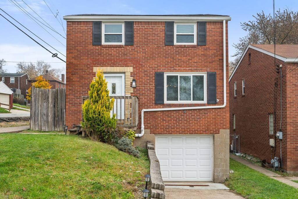 Open Floor Spacious Home, 15min From Downtown, Private Garage, Kids Friendly Holiday home Pittsburgh