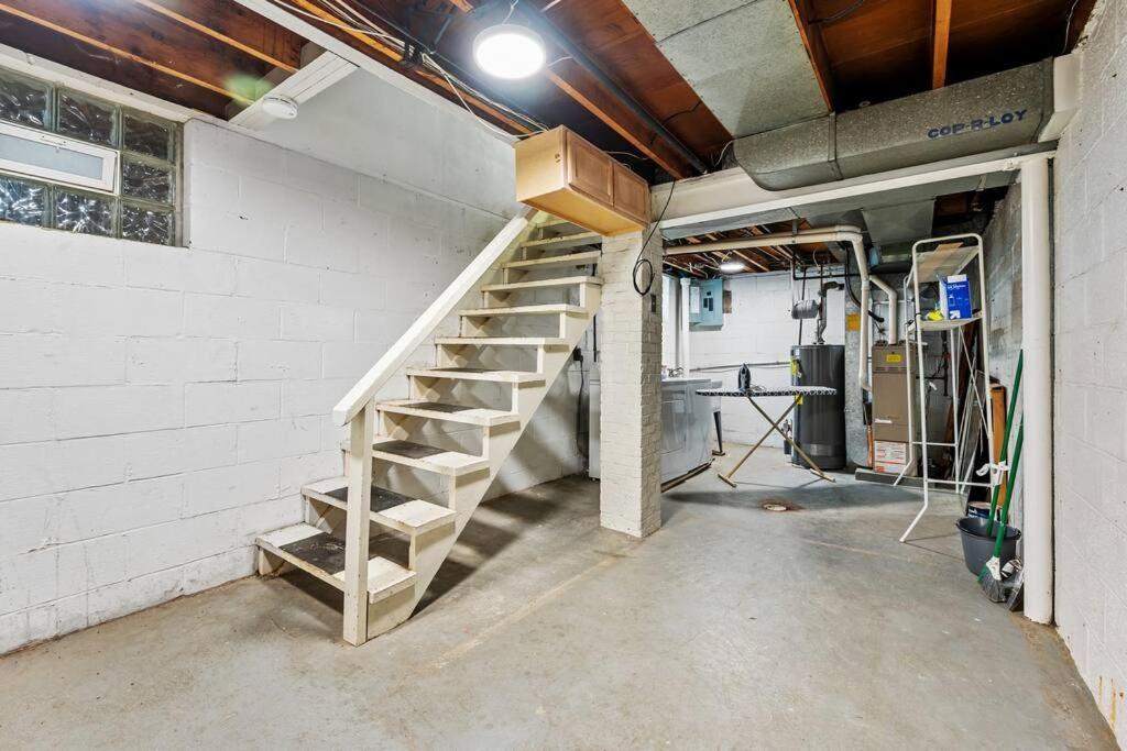 Open Floor Spacious Home, 15min From Downtown, Private Garage, Kids Friendly Holiday home Pittsburgh