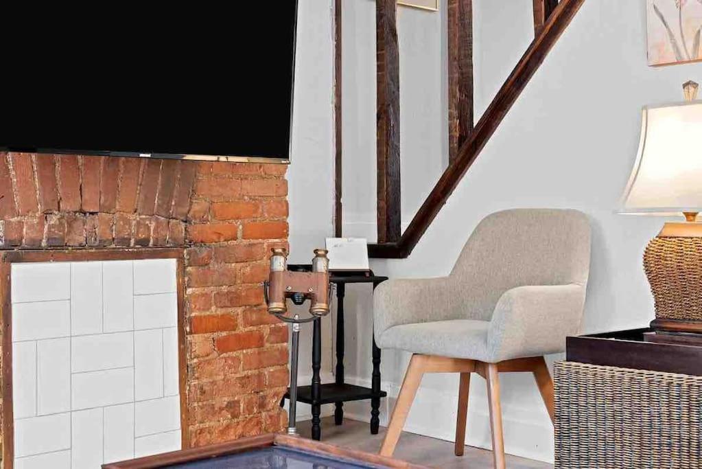 Hip And Bright Lawerenceville 2 Bed Easy Parking Holiday home Pittsburgh