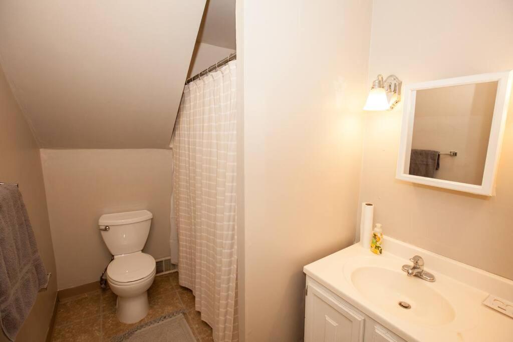 Hip & Cozy To Explore The Or Catch A Game Apartment *