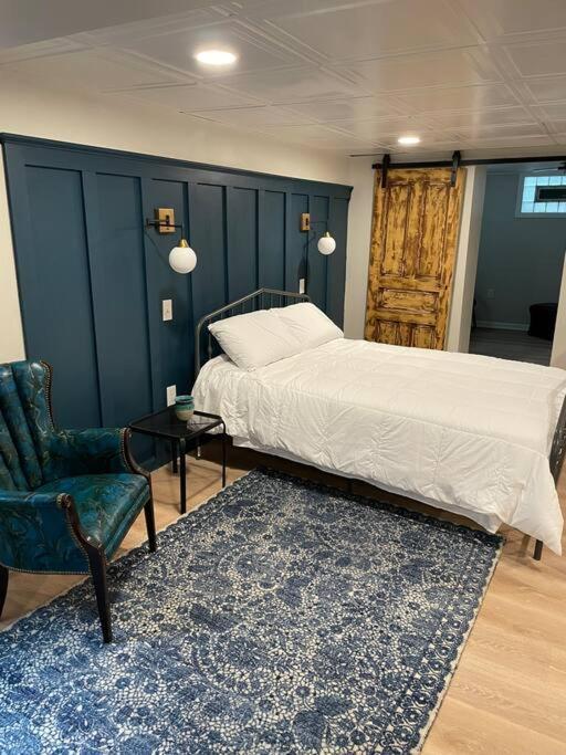 Modern & Chic Xl W Ez Airport Access Apartment