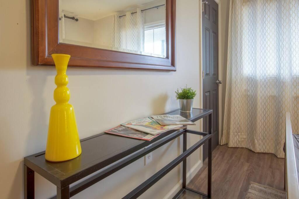 Beautiful One Bedroom Oasis Apartment