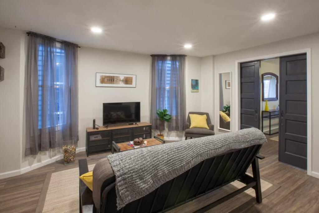 Beautiful One Bedroom Oasis Apartment Pittsburgh