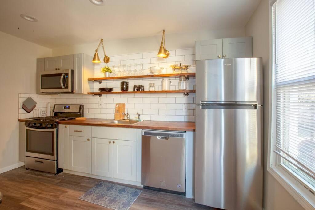 Beautiful One Bedroom Oasis Pittsburgh