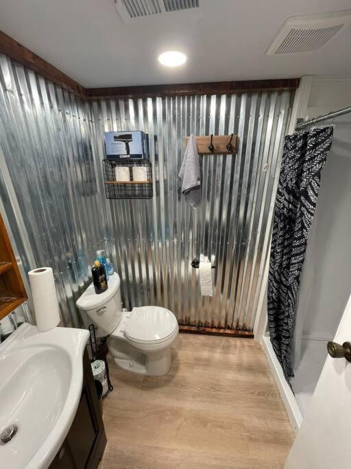 Apartment Modern & Chic Xl W Ez Airport Access *