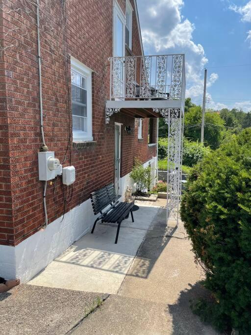 Modern & Chic Xl W Ez Airport Access Apartment