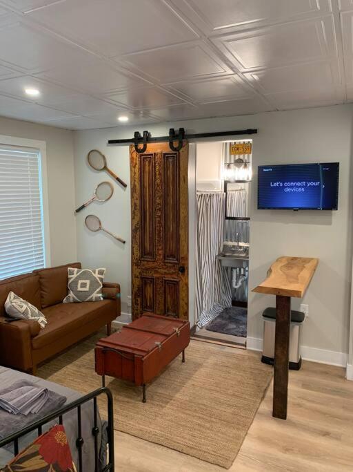 Apartment Refined New Construction 1 Mile From Town