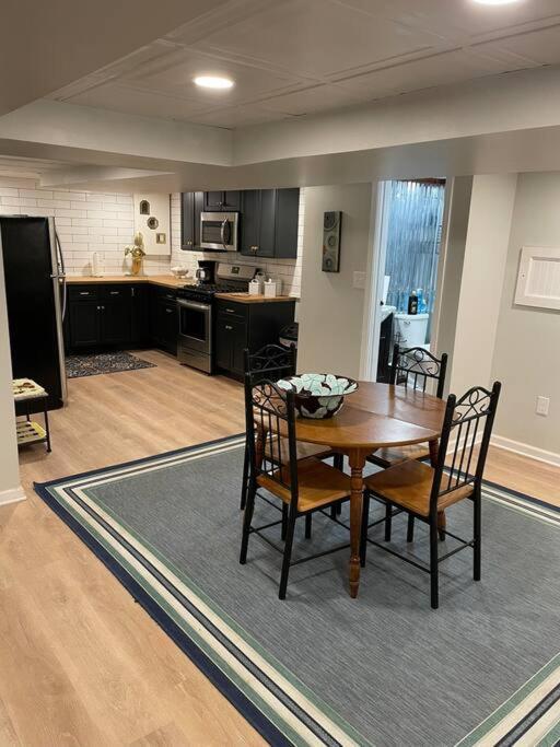 Apartment Modern & Chic Xl W Ez Airport Access *