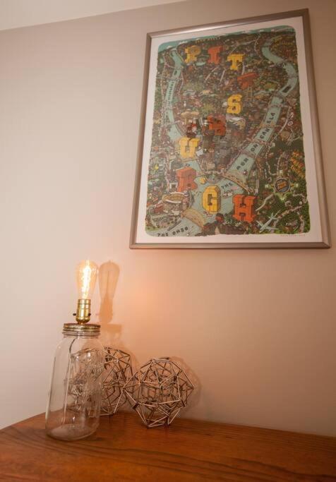 Apartment Hip & Cozy To Explore The Or Catch A Game *
