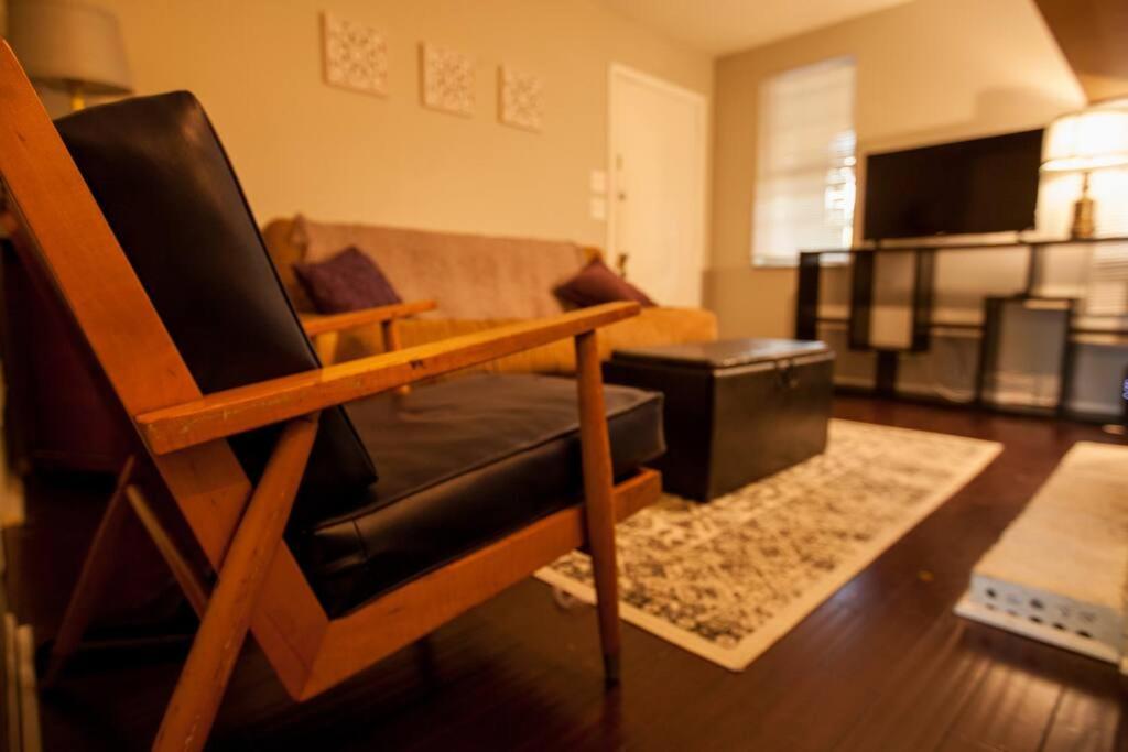 Hip & Cozy To Explore The Or Catch A Game Apartment