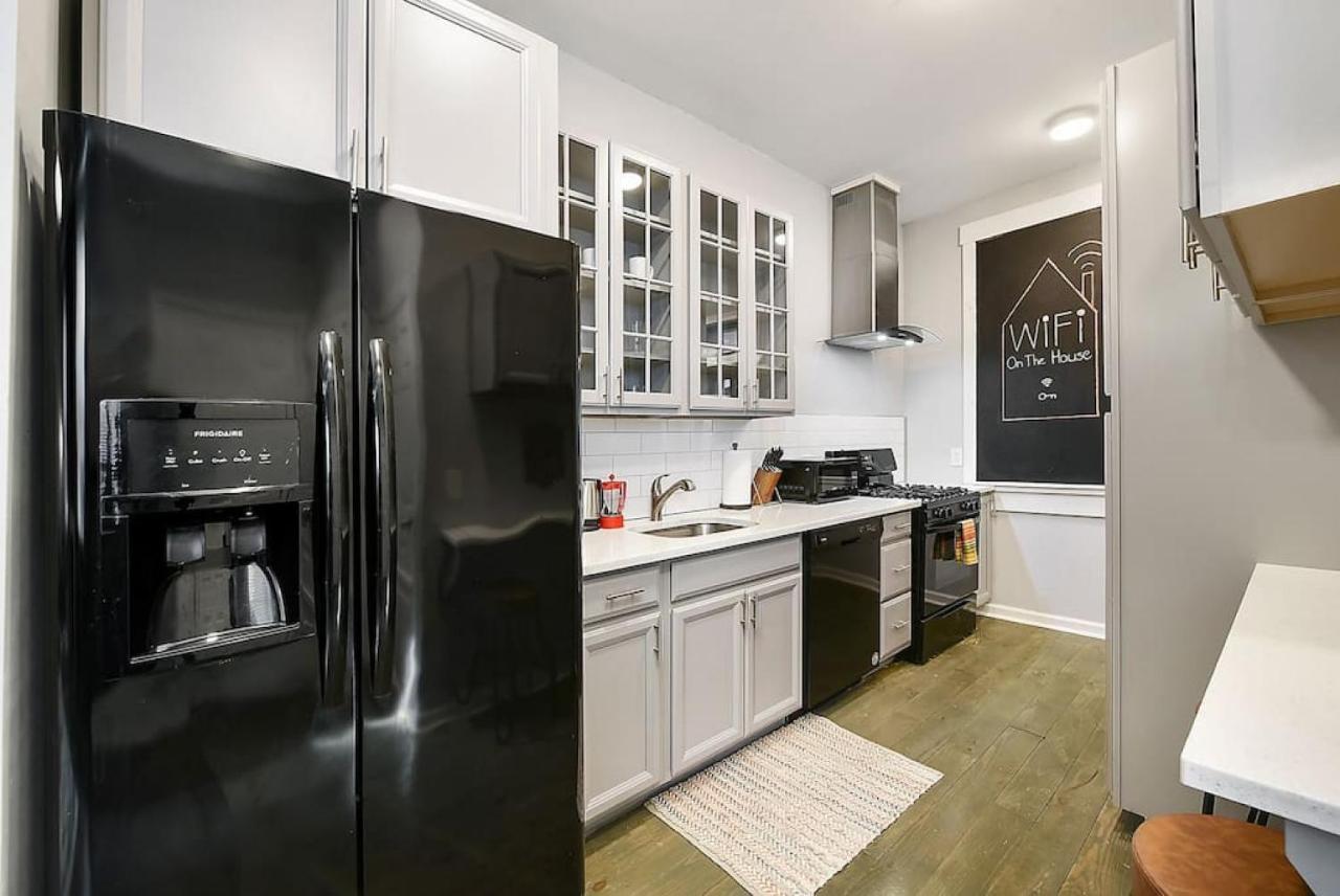 Hostwise - The 1 - Patio, Free Street Parking Apartment *