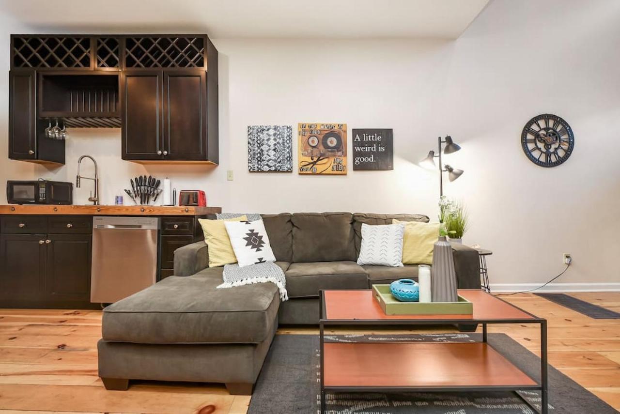 Casa de férias Hostwise - The Ocala - Free Parking, Cool Space, Spiral Stairs