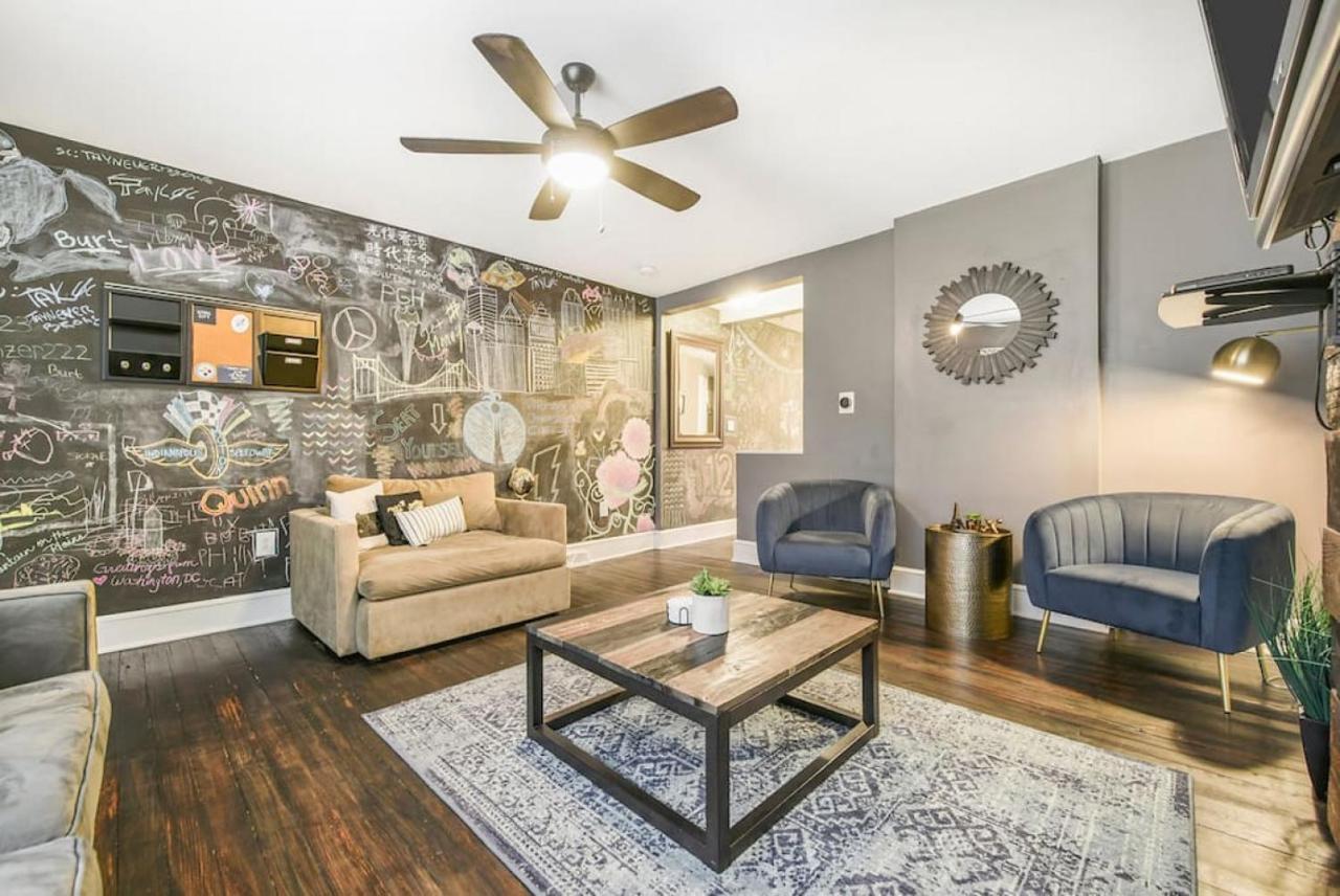 Holiday home Hostwise - Chalk Art House - Chalkboard Wall, Private Parking, Patio