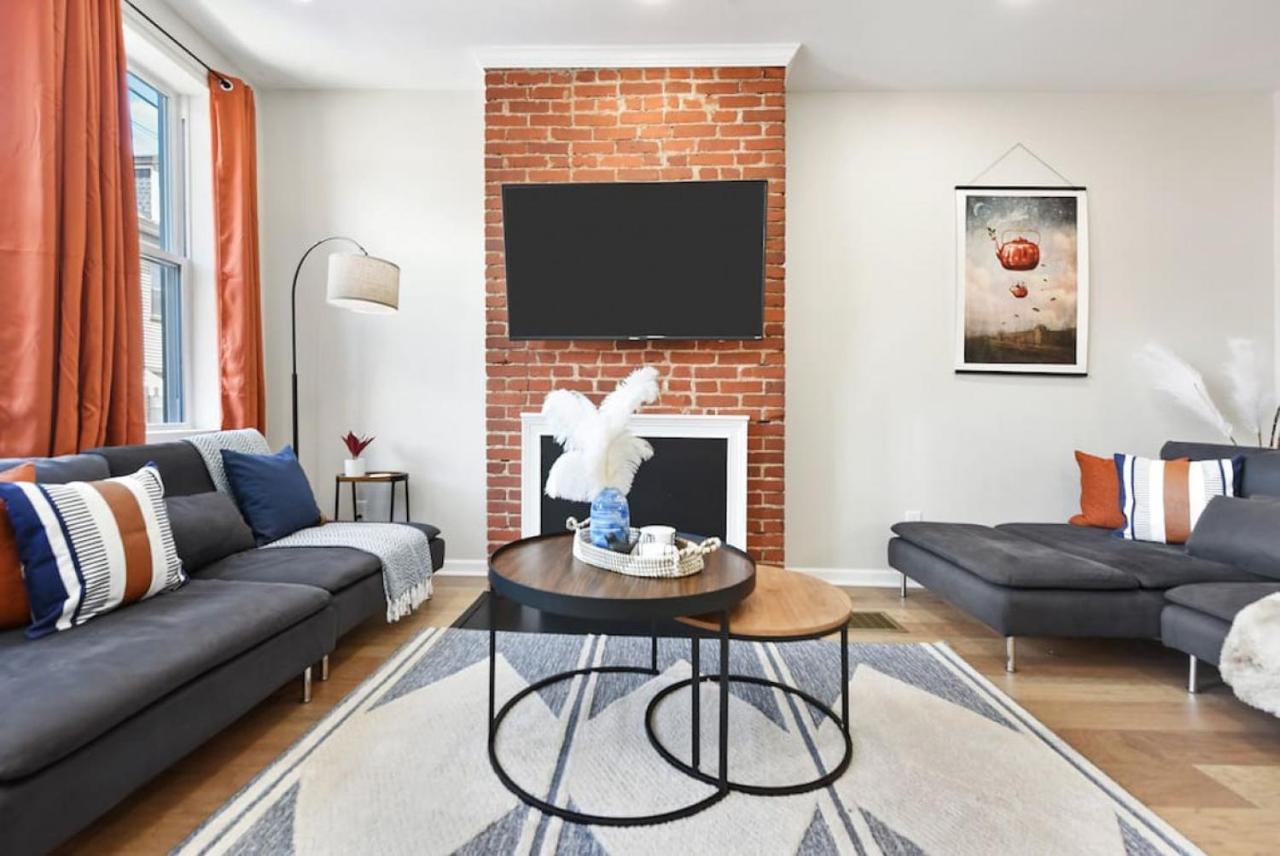 Hostwise - The Peralta - Brand New, Great Kitchen, Theater Holiday home Pittsburgh