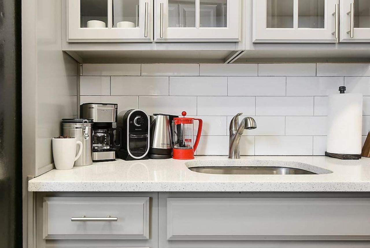 Hostwise - The 1 - Patio, Free Street Parking Apartment *
