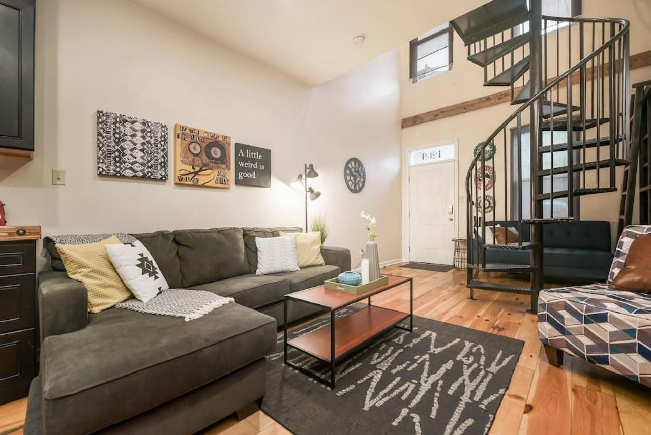 Hostwise - The Ocala - Free Parking, Cool Space, Spiral Stairs Casa de férias Pittsburgh