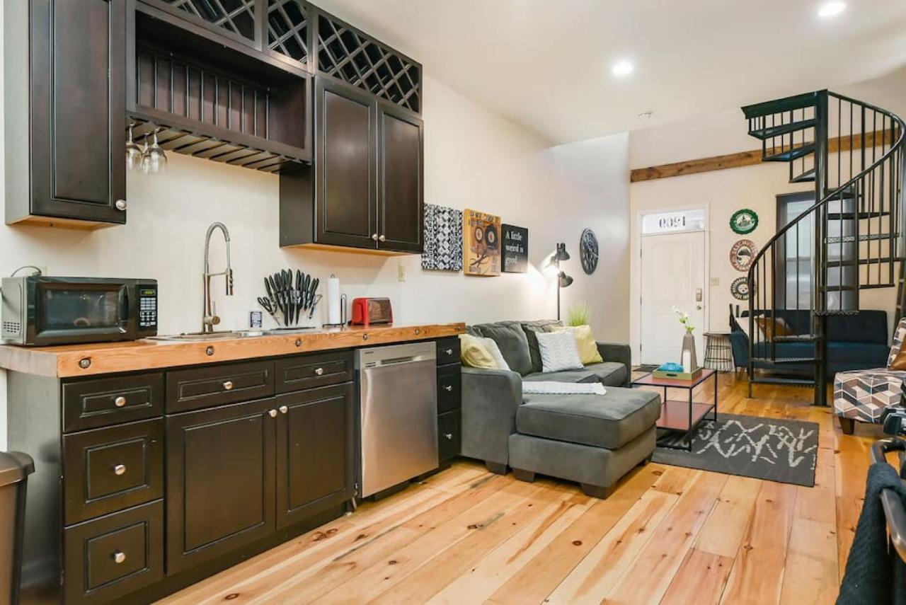 Hostwise - The Ocala - Free Parking, Cool Space, Spiral Stairs *