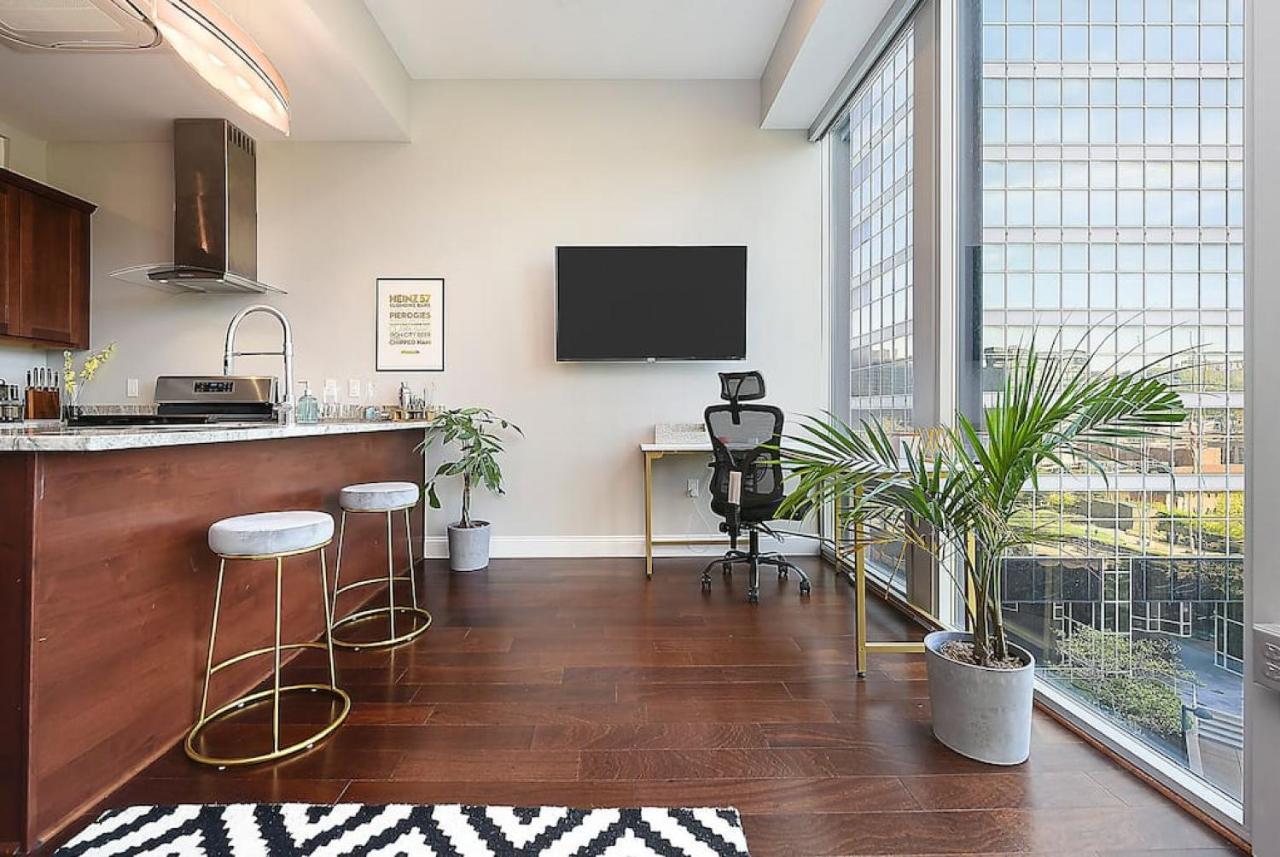 Hostwise - The Washington At Chatham - Free Parking, Great Views, Across From Ppg Arena Apartment *