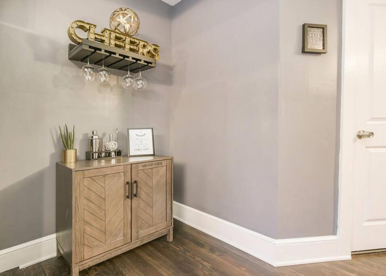 Hostwise - Chalk Art House - Chalkboard Wall, Private Parking, Patio *