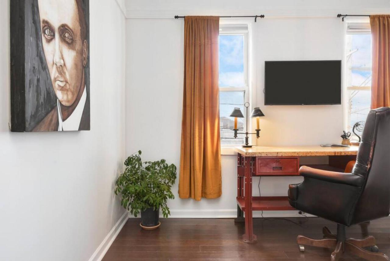 Holiday home Hostwise - The Raymer - Famous Artist Home, Driveway Parking, Fire Pit Pittsburgh