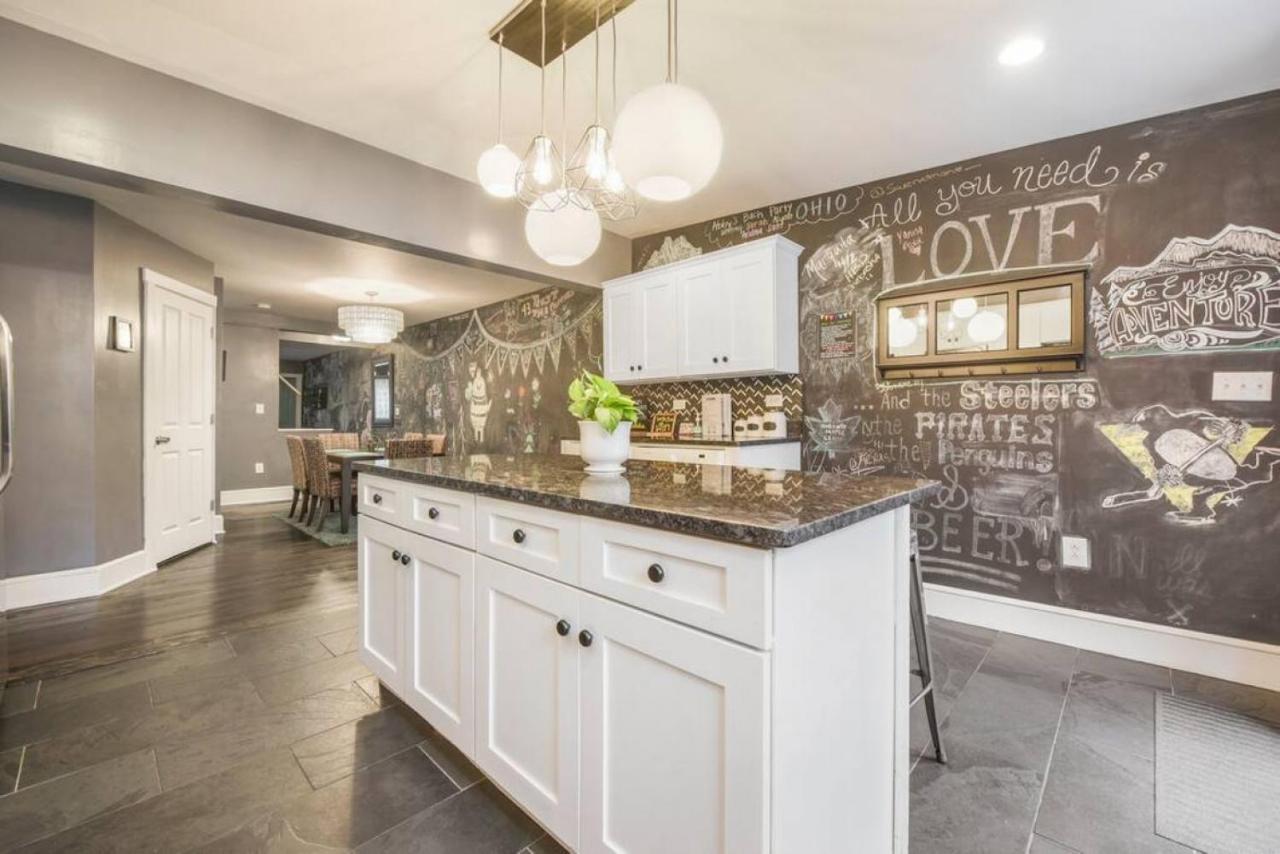 Holiday home Hostwise - Chalk Art House - Chalkboard Wall, Private Parking, Patio *