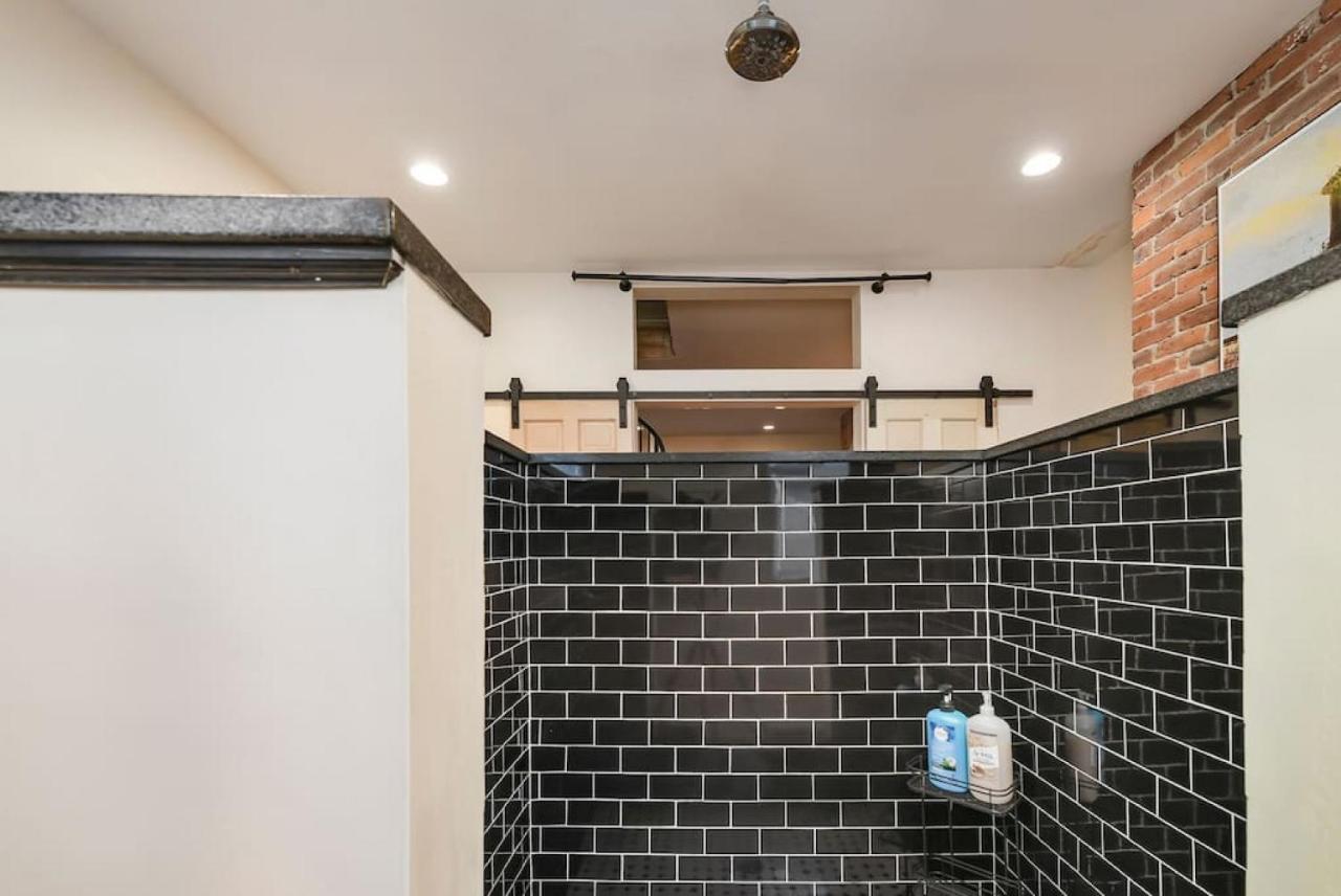 Hostwise - The Ocala - Free Parking, Cool Space, Spiral Stairs * Pittsburgh