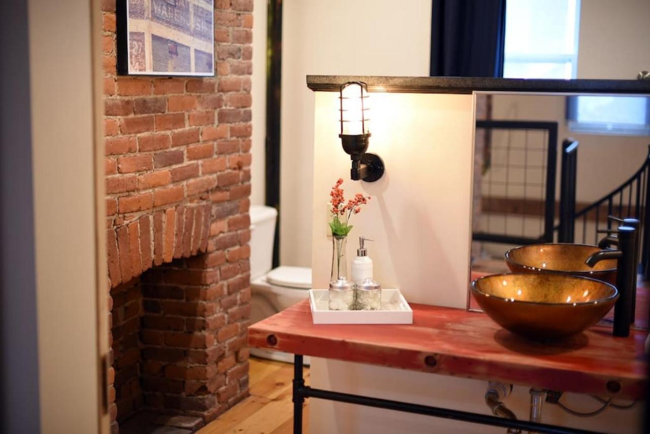 Casa de férias Hostwise - The Ocala - Free Parking, Cool Space, Spiral Stairs Pittsburgh