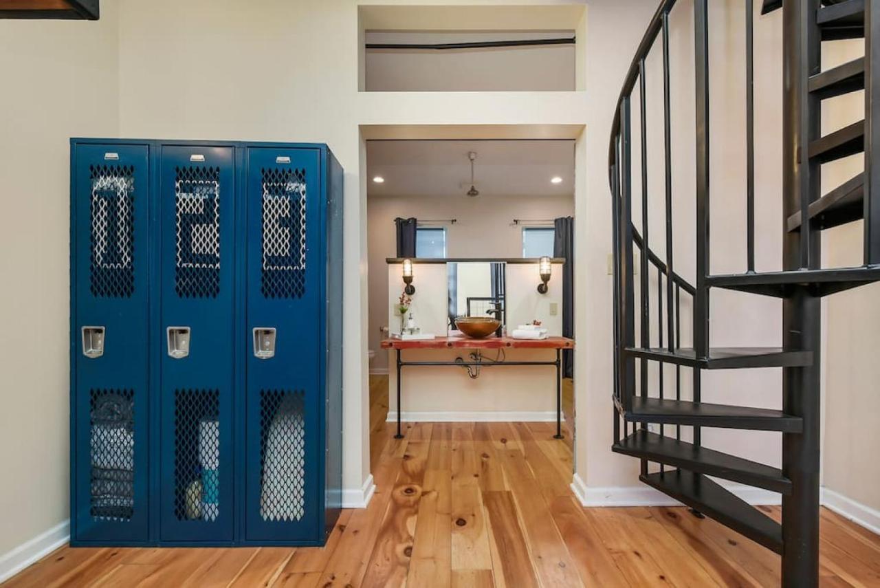 Casa de férias Hostwise - The Ocala - Free Parking, Cool Space, Spiral Stairs