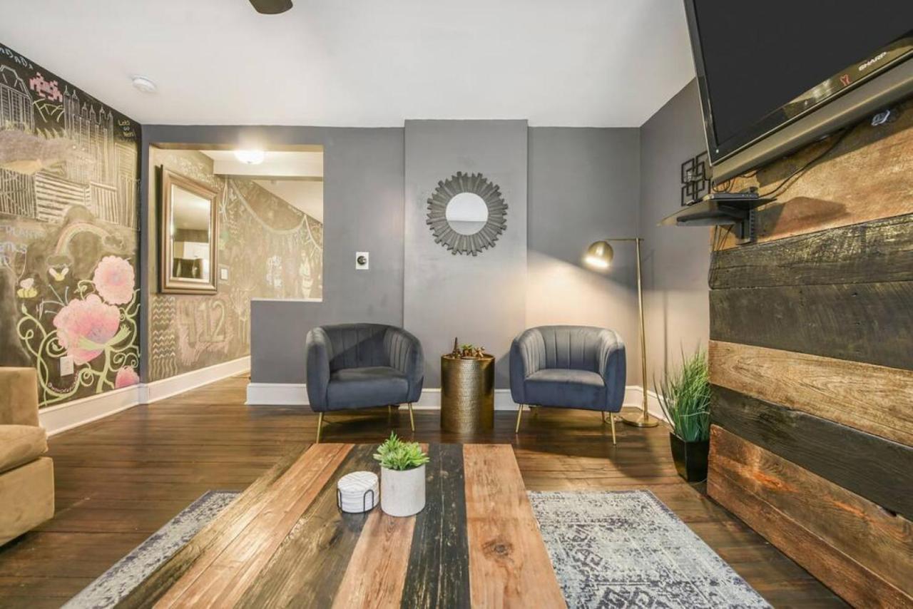Holiday home Hostwise - Chalk Art House - Chalkboard Wall, Private Parking, Patio