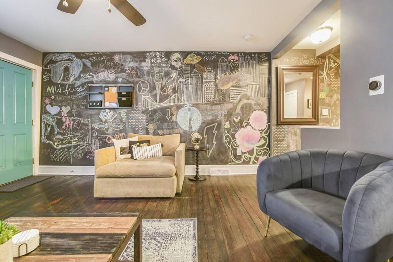 Hostwise - Chalk Art House - Chalkboard Wall, Private Parking, Patio Holiday home