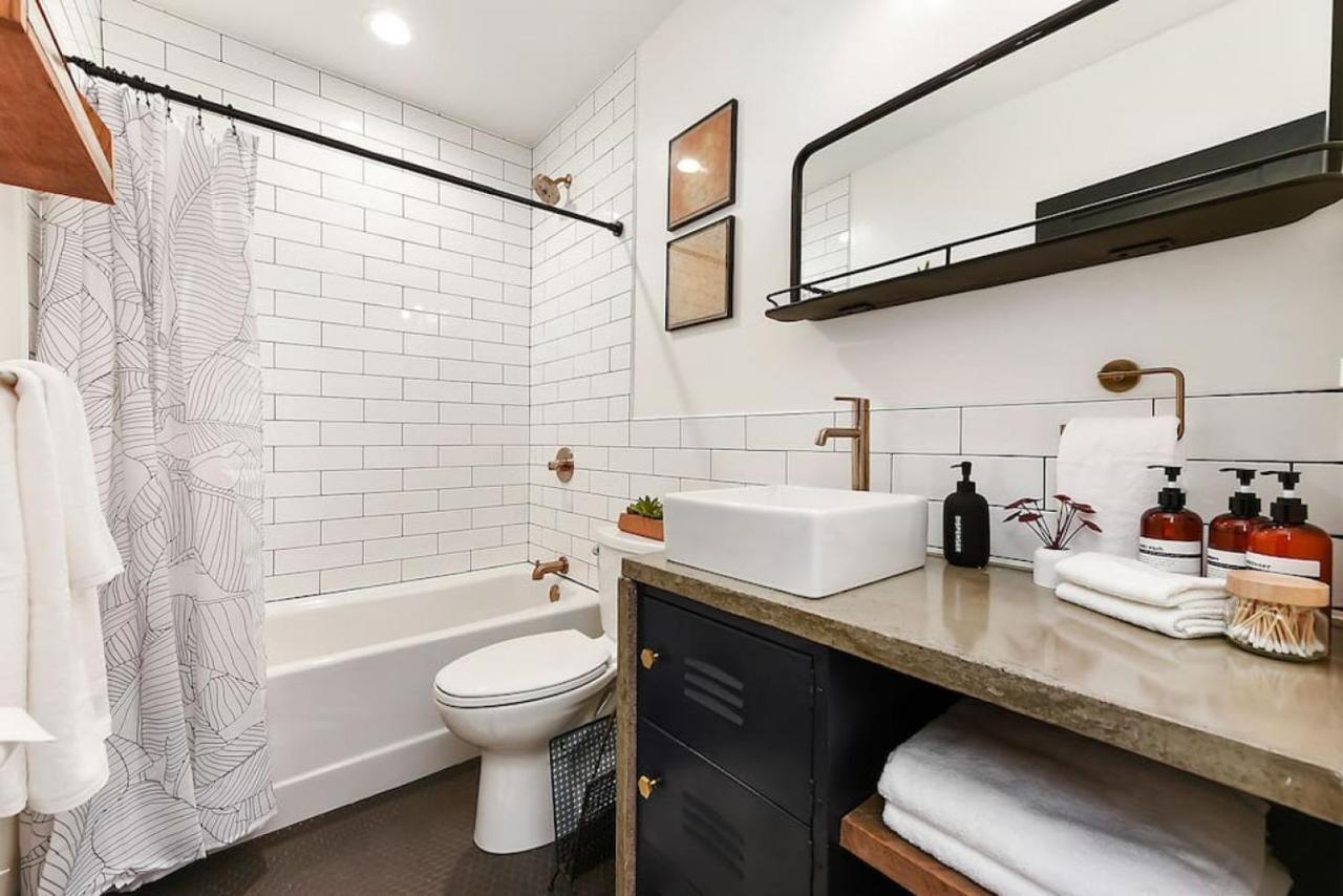 Hostwise - The Lodi - Lower Lawrenceville, Beautiful! Holiday home Pittsburgh