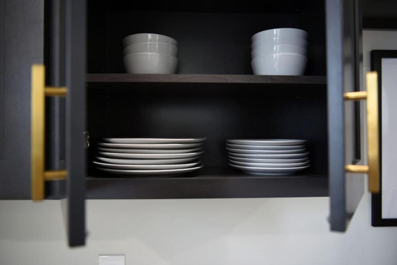 Hostwise - The Peralta - Brand New, Great Kitchen, Theater Holiday home