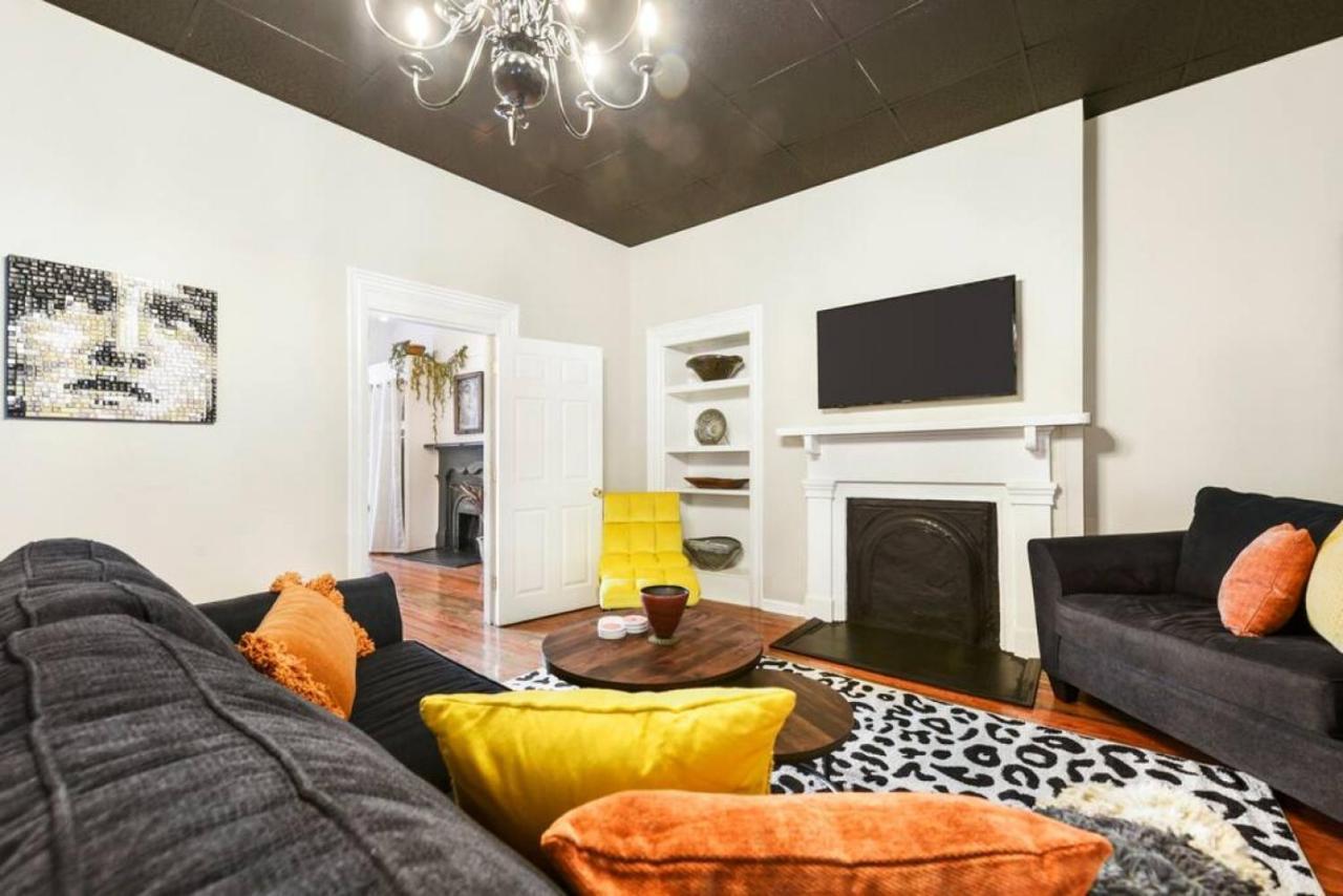 Holiday home Hostwise - The Raymer - Famous Artist Home, Driveway Parking, Fire Pit