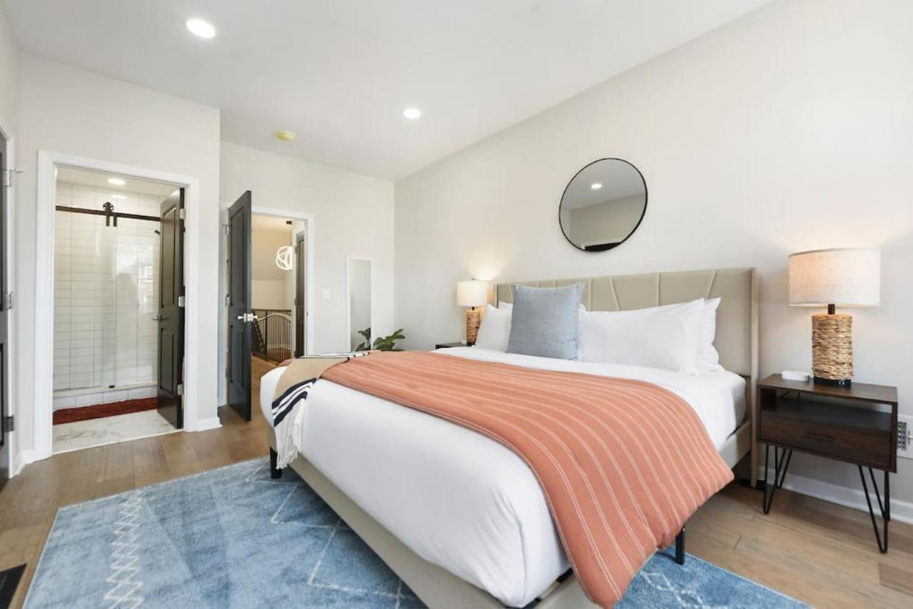 Hostwise - The Peralta - Brand New, Great Kitchen, Theater Holiday home