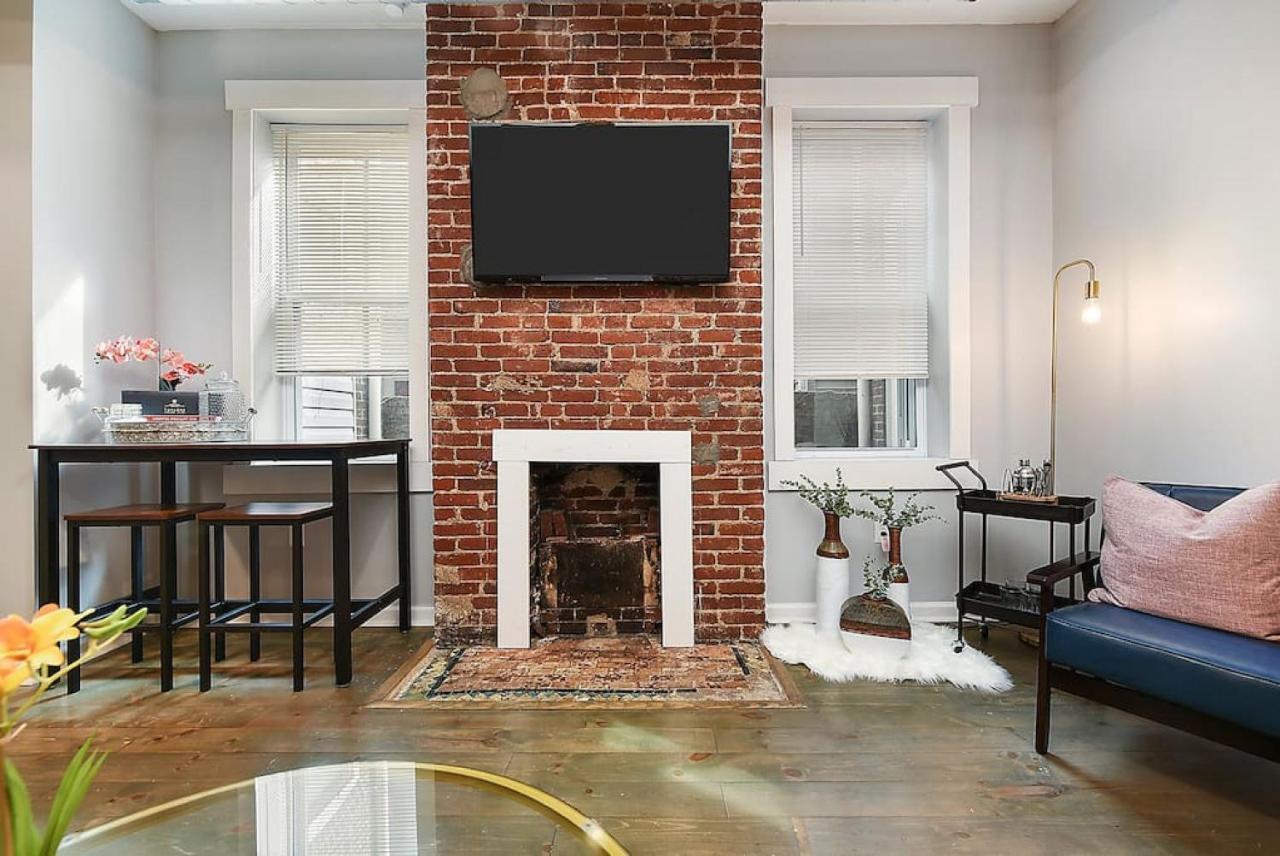 Hostwise - The 1 - Patio, Free Street Parking Apartment *