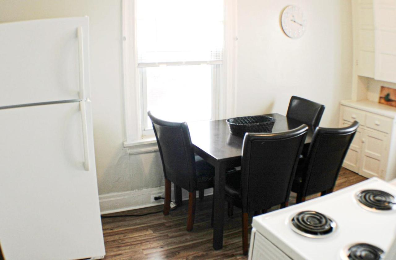 Steps Away From Hospital - 2 Queen Bed - View Apartment *