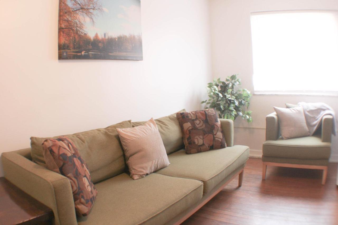 3 Bedroom Southside Pad - Sleeps 8 - Amazing Location
