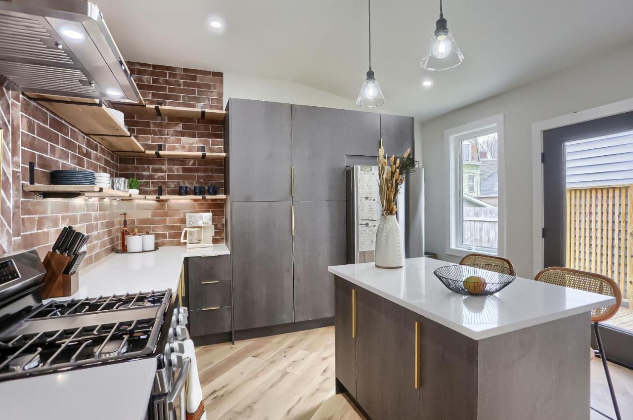 Urban Oasis Retreat With Luxury Design, Hot Tub, Fire Pit, Breathtaking Downtown & River Views Pittsburgh