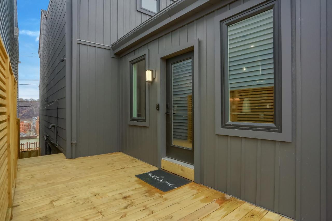 Urban Oasis Retreat With Luxury Design, Hot Tub, Fire Pit, Breathtaking Downtown & River Views Pittsburgh