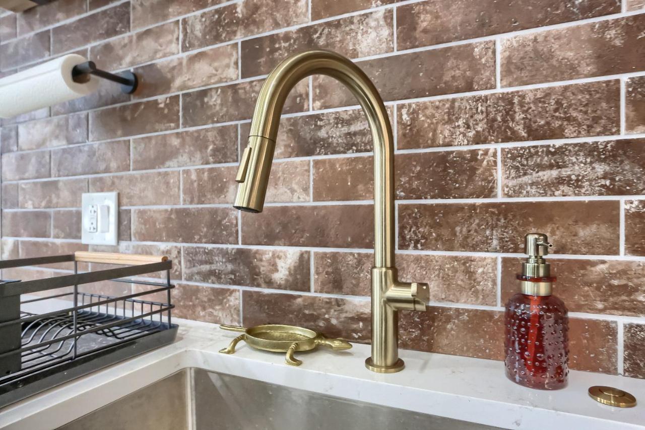 Holiday home Urban Oasis Retreat With Luxury Design, Hot Tub, Fire Pit, Breathtaking Downtown & River Views *